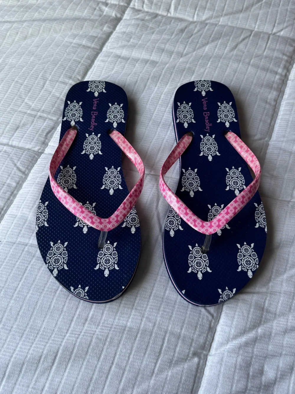 Vera Bradley navy blue pink sea turtle flip flops size 5-6